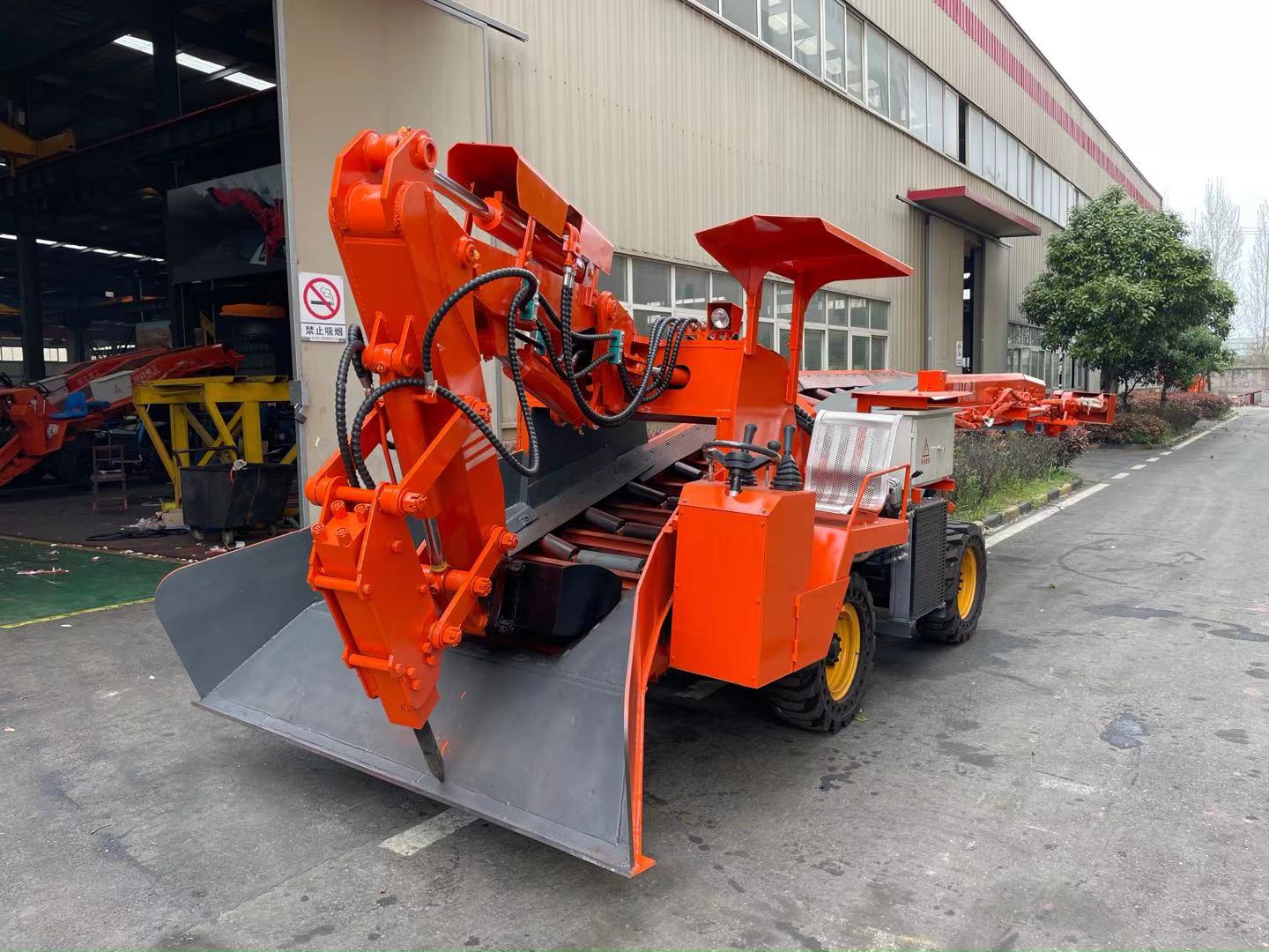 小型扒渣機斗齒，作為隧道扒渣機的易損配件該如何去維護